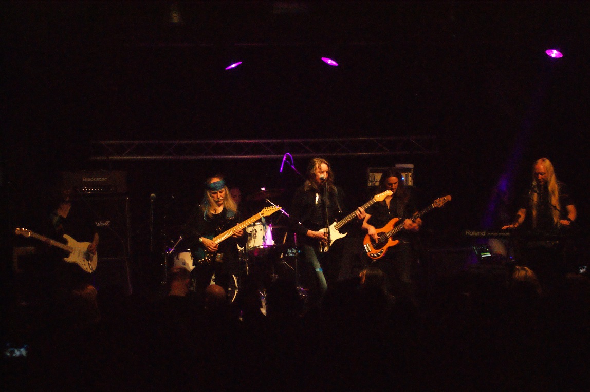 very eavy ujr band