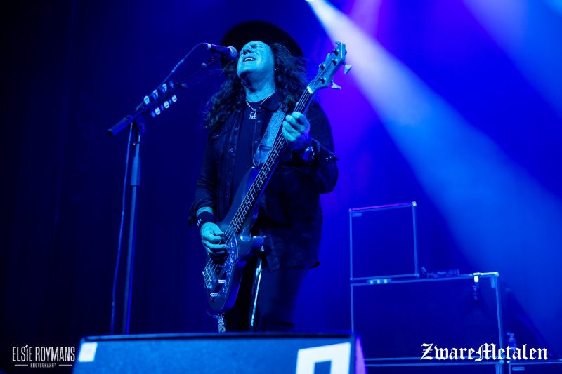 Extreme live in de 013 te Tilburg door Elsie Roymans voor Zware Metalen